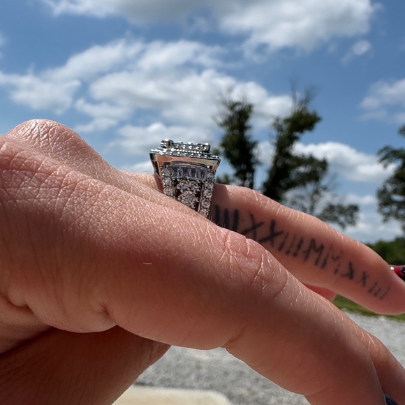 Beautiful ring - Picture 5 of 10